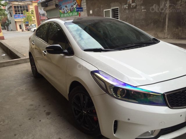 Cần bán lại xe Kia Cerato năm 2016, màu trắng xe gia đình giá chỉ 535 triệu đồng0