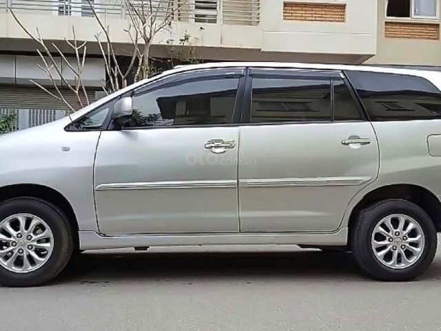 Bán Toyota Innova MT sản xuất 2014, màu bạc số sàn0