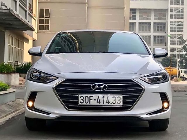 Cần bán Hyundai Elantra 1.6 AT đời 2018, màu trắng, giá chỉ 615 triệu0