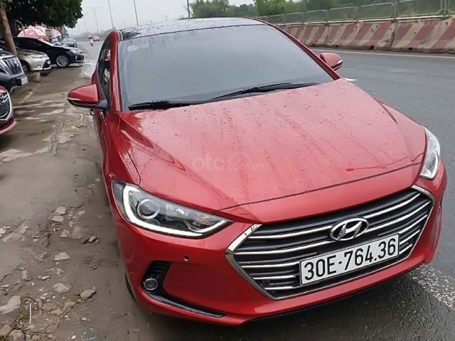 Cần bán xe Hyundai Elantra 2.0 sản xuất năm 2017, màu đỏ, 615tr0