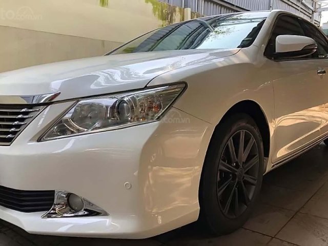 Cần bán gấp Toyota Camry 2.5Q năm sản xuất 2013, màu trắng như mới, giá 730tr0