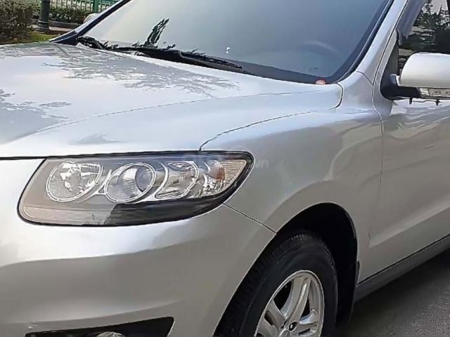 Cần bán Hyundai Santa Fe đời 2011, màu bạc, nhập khẩu còn mới0