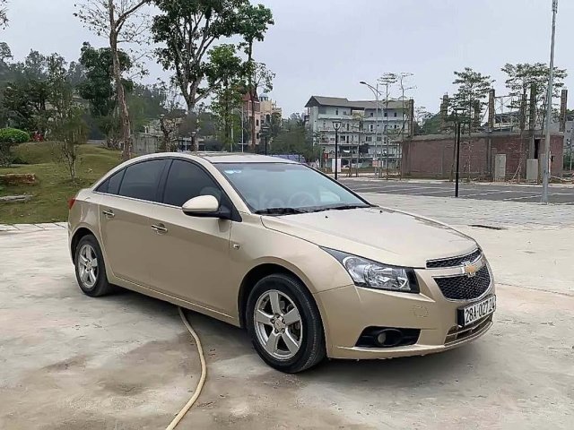 Cần bán xe Chevrolet Cruze LS 1.6 MT đời 2013, màu vàng chính chủ0