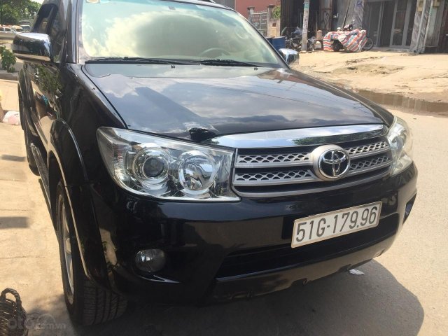 Bán xe nhà Toyota Fortuner 2009, màu đen, máy xăng