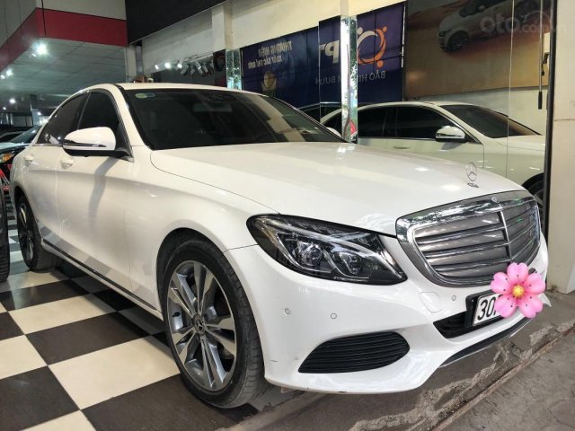 Cần bán Mercedes-Benz C250 năm 2018, màu trắng chính chủ giá 1 tỷ 520 triệu đồng