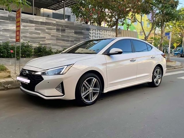 Bán Hyundai Elantra Sport 1.6 AT đời 2019, màu trắng như mới0