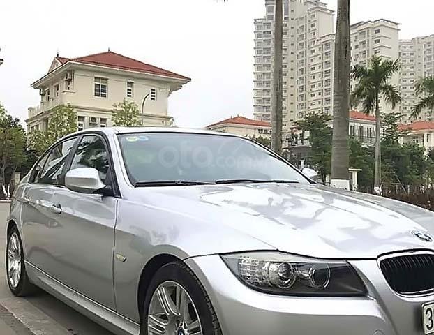Cần bán BMW 320i năm 2009, màu bạc, nhập khẩu  0