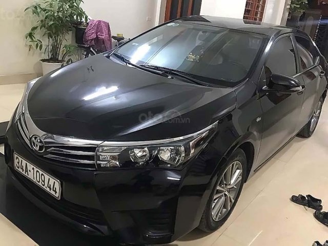 Cần bán lại xe Toyota Corolla Altis 1.8 MT số sàn sản xuất năm 2015, màu đen xe gia đình0