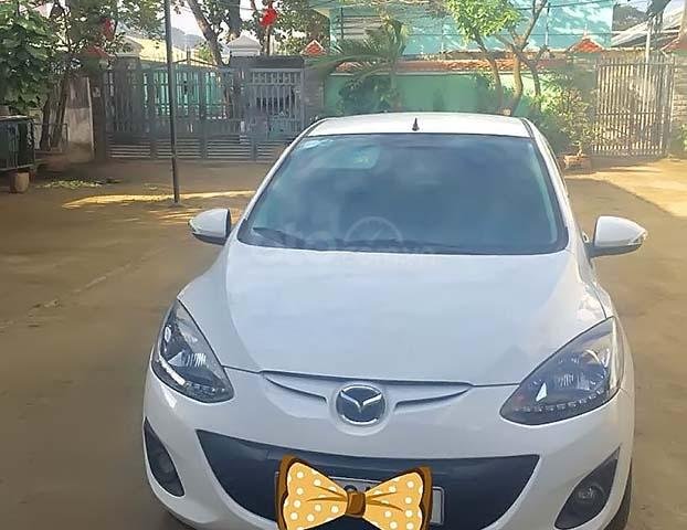 Bán xe Mazda 2 năm sản xuất 2014, màu trắng, số tự động0