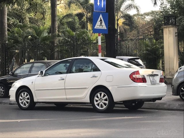 Bán xe Toyota Camry đời 2003, màu trắng giá cạnh tranh, xe chính chủ