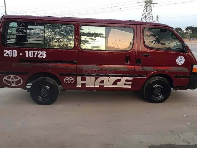 Cần bán Toyota Hiace sản xuất năm 2002, màu đỏ0