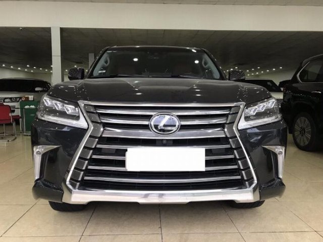 Cần bán xe Lexus LX 570 sản xuất 2016, màu đen, nhập khẩu nguyên chiếc0