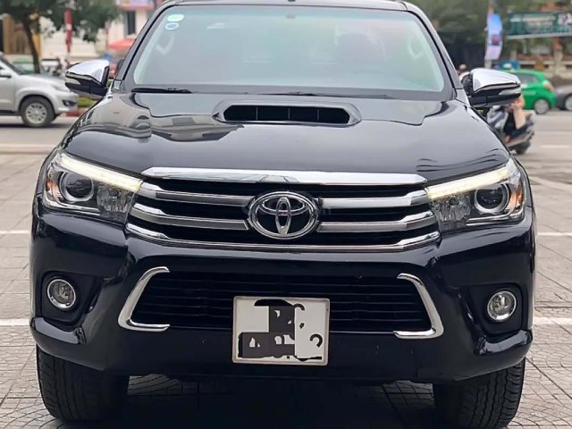 Cần bán Toyota Hilux 3.0AT 2016, màu đen, nhập khẩu
