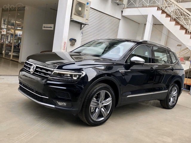 Bán Volkswagen Tiguan Highline 2019 2.0TSI, giảm tiền mặt, tặng gói phụ kiện, vay bank 90%. LH Mr Lộc 0909.171.2990