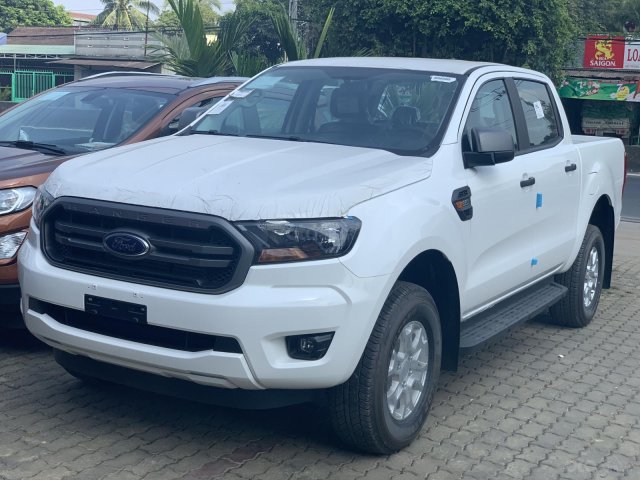 Ford Ranger XLS MT số sàn, giảm trực tiếp tiền mặt và tặng phụ kiện lên đến 35 triệu đồng, xe có sẵn, đủ màu giao ngay0