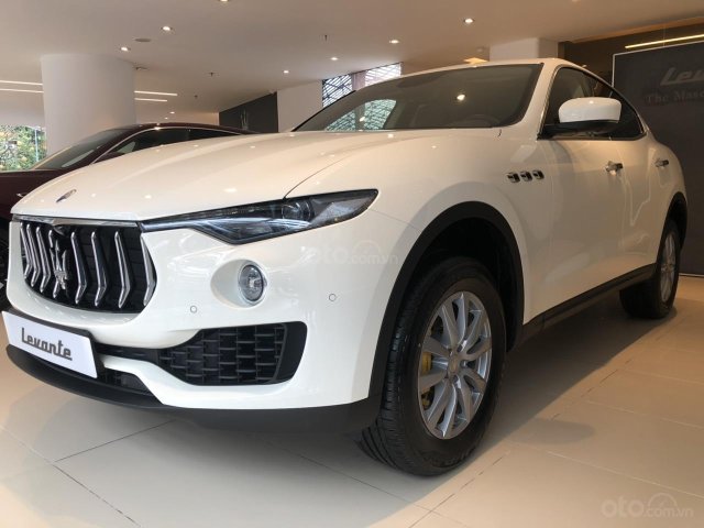 0932222253 cần bán xe Maserati Levante đời 2019 sản xuất 2018, màu trắng, nhập Ý, bảo hành