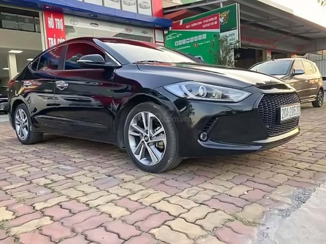 Bán xe Hyundai Elantra sản xuất 2017, màu đen số tự động giá cạnh tranh