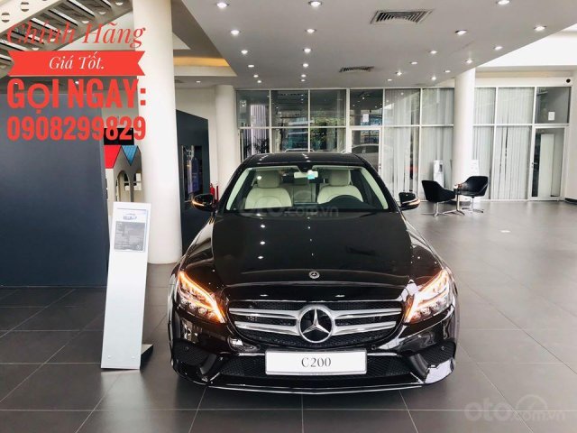 Mercedes C200 model mới 2019, xe còn rất mới đi ít, nội thất kem, cam kết bao kiểm tra tại hãng, hotline: 0908299829