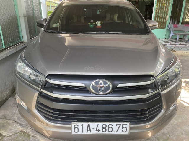 Cần bán xe Toyota Innova E 2018, chính chủ0