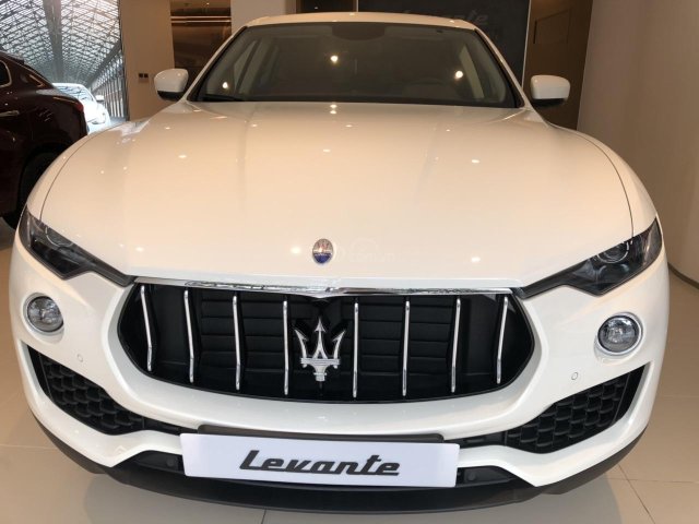 0932222253 cần bán xe Maserati Levante đời 2017, màu trắng, nhập Ý, bảo hành0