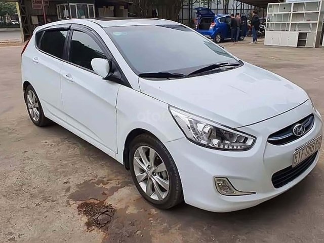 Cần bán gấp Hyundai Accent sản xuất năm 2014, màu trắng, nhập khẩu nguyên chiếc chính chủ