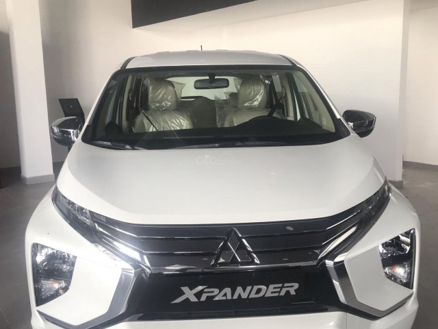 Hỗ trợ giao nhanh toàn quốc - Ưu đãi lớn cuối năm chiếc xe Mitsubishi Xpander 1.5 AT, sản xuất 2019, màu trắng