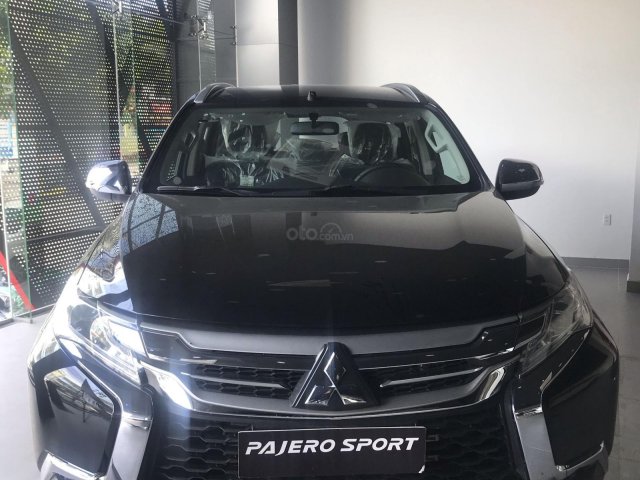 Giảm giá tiền mặt trực tiếp khi mua chiếc xe Mitsubishi Pajero Sport 2.4 MT, màu đen, nhập khẩu0