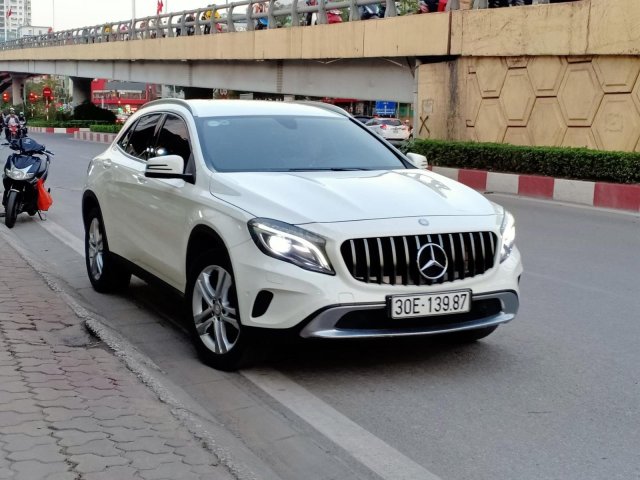 Cần bán xe Mercedes GLA200 đời 2016, màu trắng, nhập khẩu nguyên chiếc