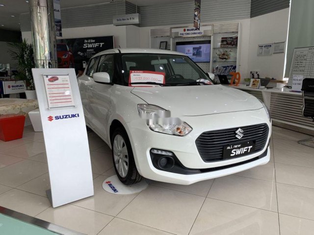 Bán xe Suzuki Swift sản xuất 2019, màu trắng, nhập khẩu