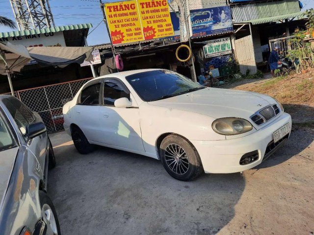 Cần bán lại xe Daewoo Lanos năm 2001, màu trắng0