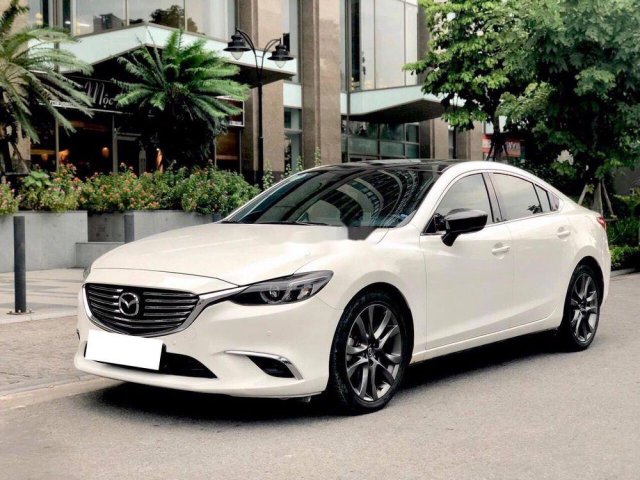 Cần bán lại xe Mazda 6 2.5 Premium sản xuất 2017, màu trắng, giá 825tr0