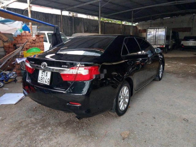 Cần bán xe Toyota Camry năm sản xuất 2013, màu đen0