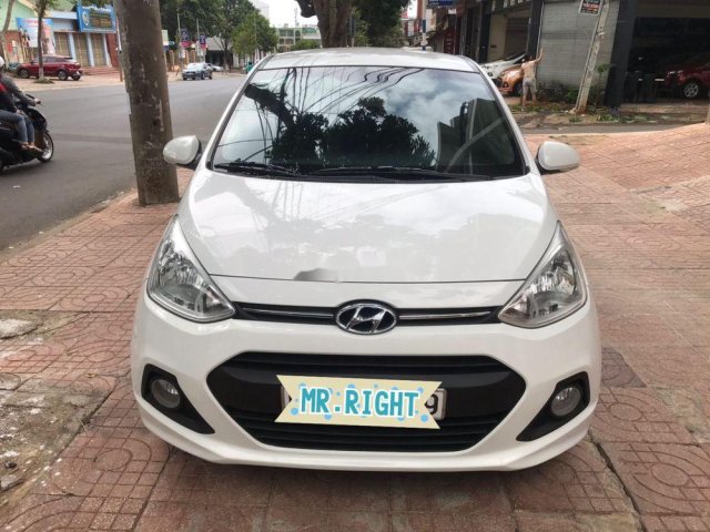 Cần bán gấp Hyundai Grand i10 2015, màu trắng, nhập khẩu nguyên chiếc xe gia đình