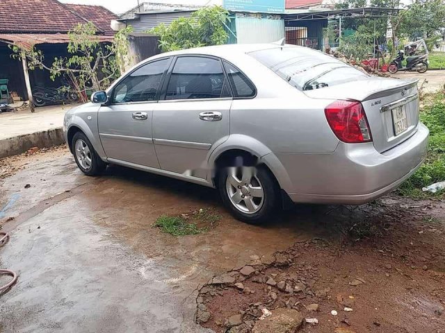 Bán xe Chevrolet Lacetti năm 2010, màu bạc chính chủ0