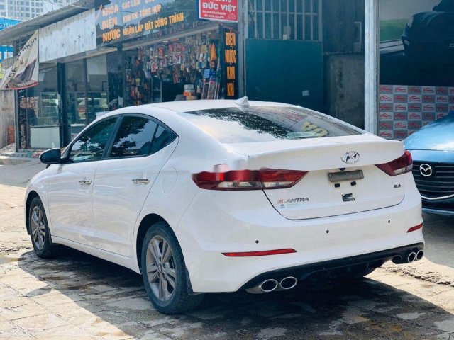 Cần bán gấp Hyundai Elantra 1.6AT sản xuất năm 2017, màu trắng, 590 triệu