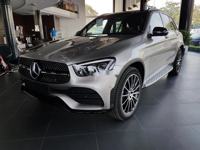 Bán xe Mercedes GLC300 2020, màu bạc, nhập khẩu