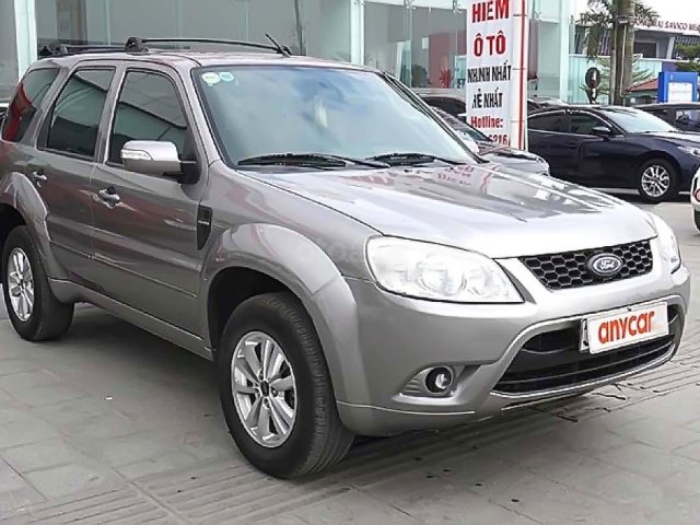 Cần bán xe Ford Escape đời 2013, màu bạc chính chủ0