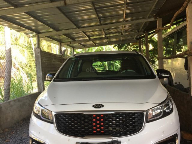 Bán xe Kia Sedona sản xuất 2017, màu trắng