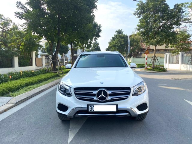 Bán ô tô Mercedes GLC250 2016, màu trắng nội thất kem0