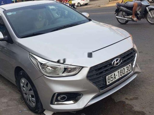 Bán Hyundai Accent 2018, màu bạc, nhập khẩu