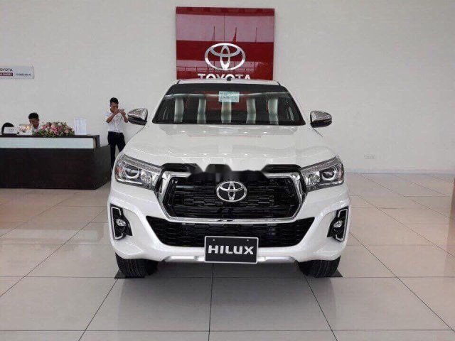 Bán Toyota Hilux 2019, màu trắng, nhập khẩu, mới hoàn toàn0