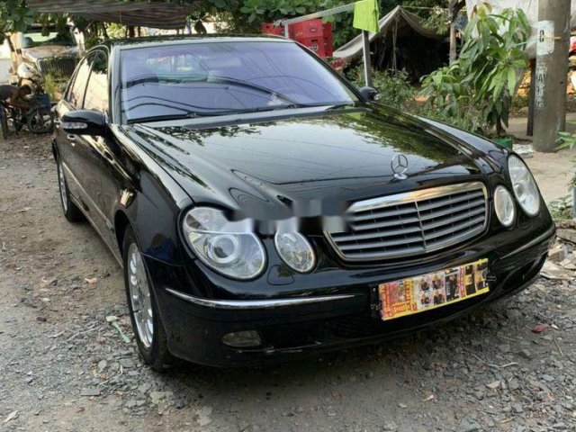 Cần bán xe Mercedes E240 sản xuất năm 2004, màu đen, xe nhập0