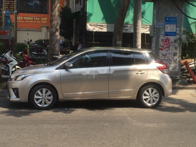 Bán ô tô Toyota Yaris năm sản xuất 2015, màu bạc, nhập khẩu, giá chỉ 430 triệu0