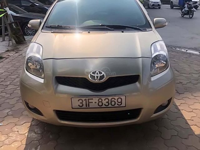 Bán Toyota Yaris đời 2010, màu vàng, xe nhập