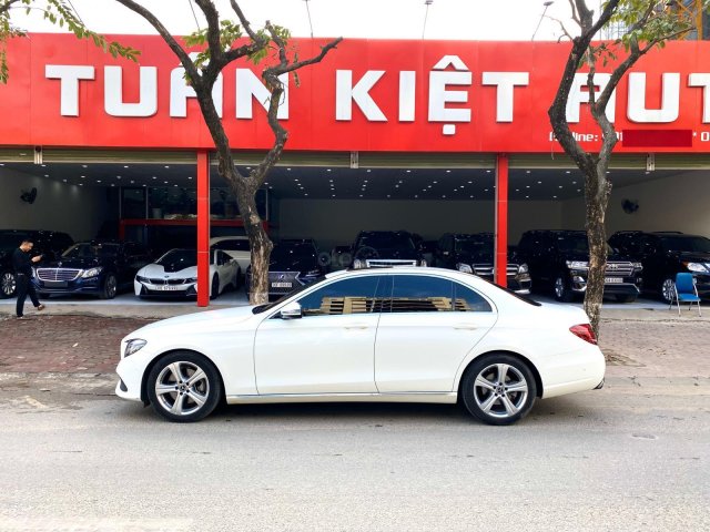 Bán Mercedes E250 năm sản xuất 2018, màu trắng0