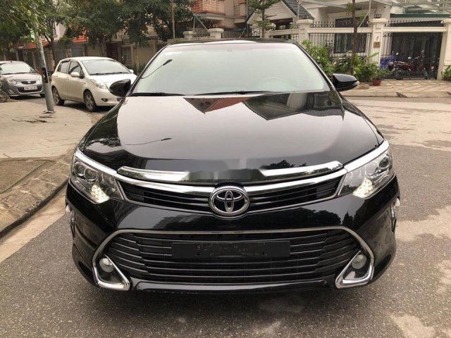 Cần bán gấp Toyota Camry sản xuất năm 2017, màu đen