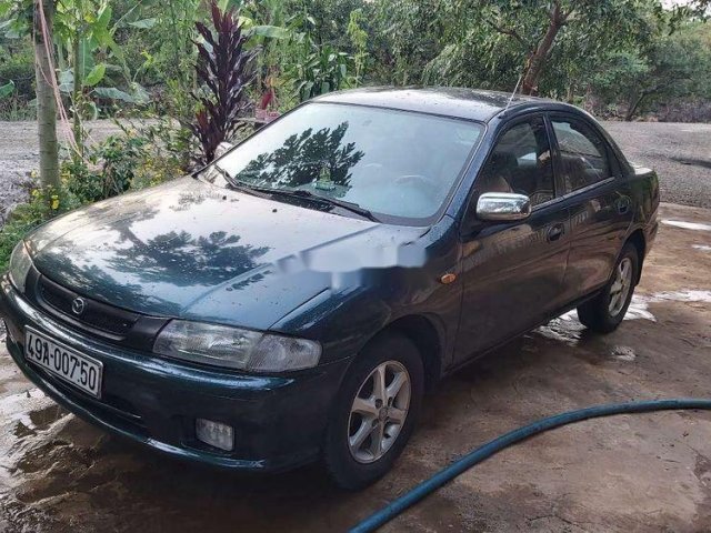 Cần bán gấp Mazda 323 đời 2000, màu xanh lam0