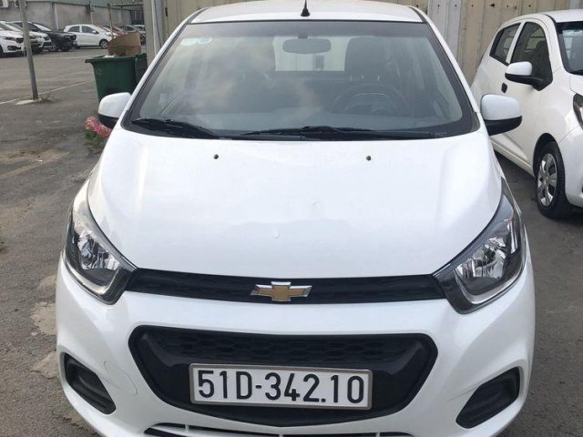 Bán xe Chevrolet Spark 2018, màu trắng số sàn giá cạnh tranh0