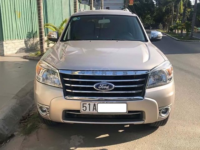 Cần bán xe Ford Everest 2.5L 4x2 AT đời 2013, màu hồng số tự động giá cạnh tranh0