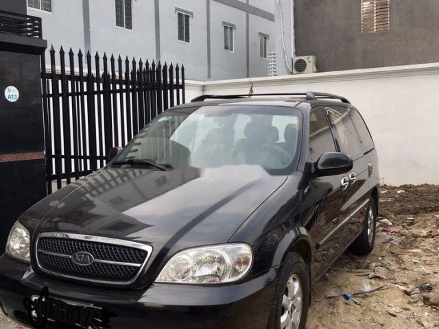 Cần bán xe Kia Carnival sản xuất 2009, màu đen0